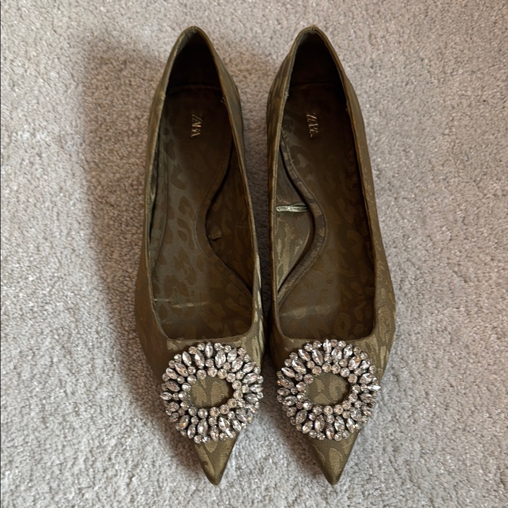 Zara Women's Olive Green Embellished Flats